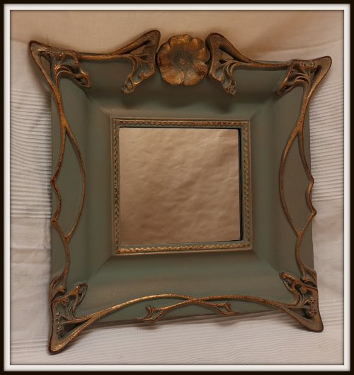 012.2023 Rama secesyjna z lusterkiem. In 23 x 20,5 cm , Out 47 x 44 cm